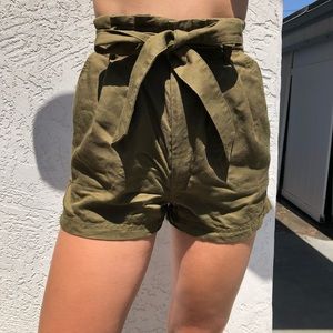 BDG green paper bag short ☀️